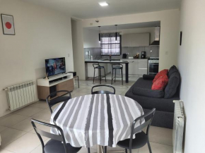 Departamento frente a centro comercial Palmares e Hiper mercado